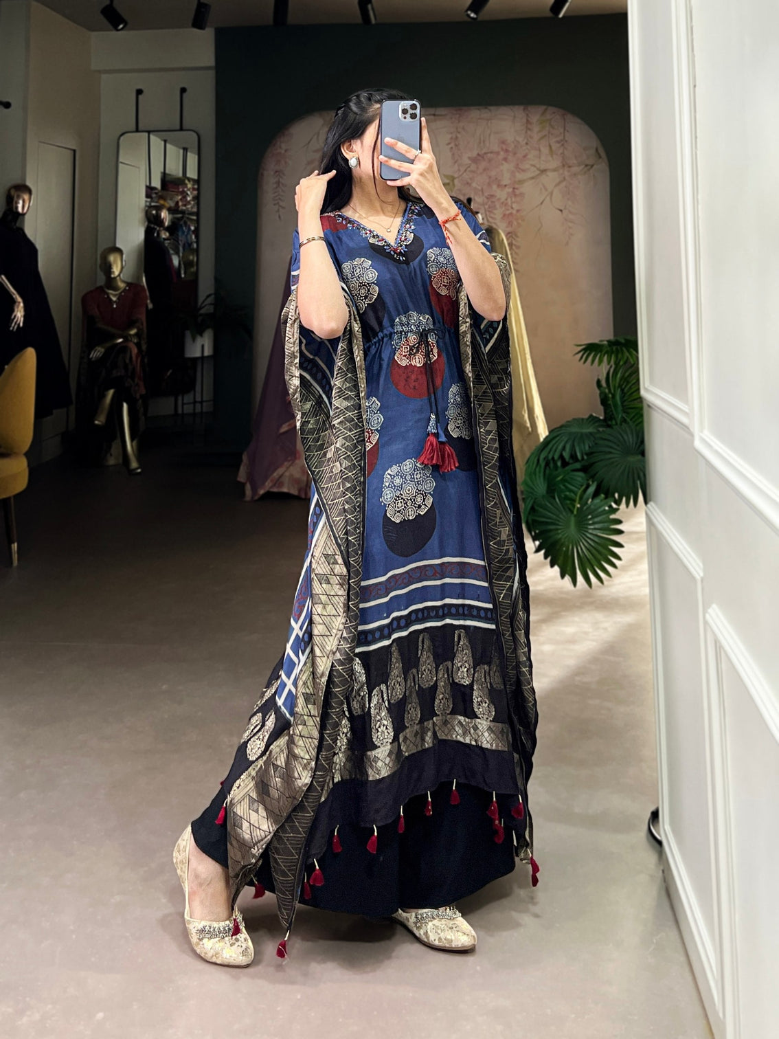 Blue Elegant Pure Viscose Handwork Kaftan with Zari Border