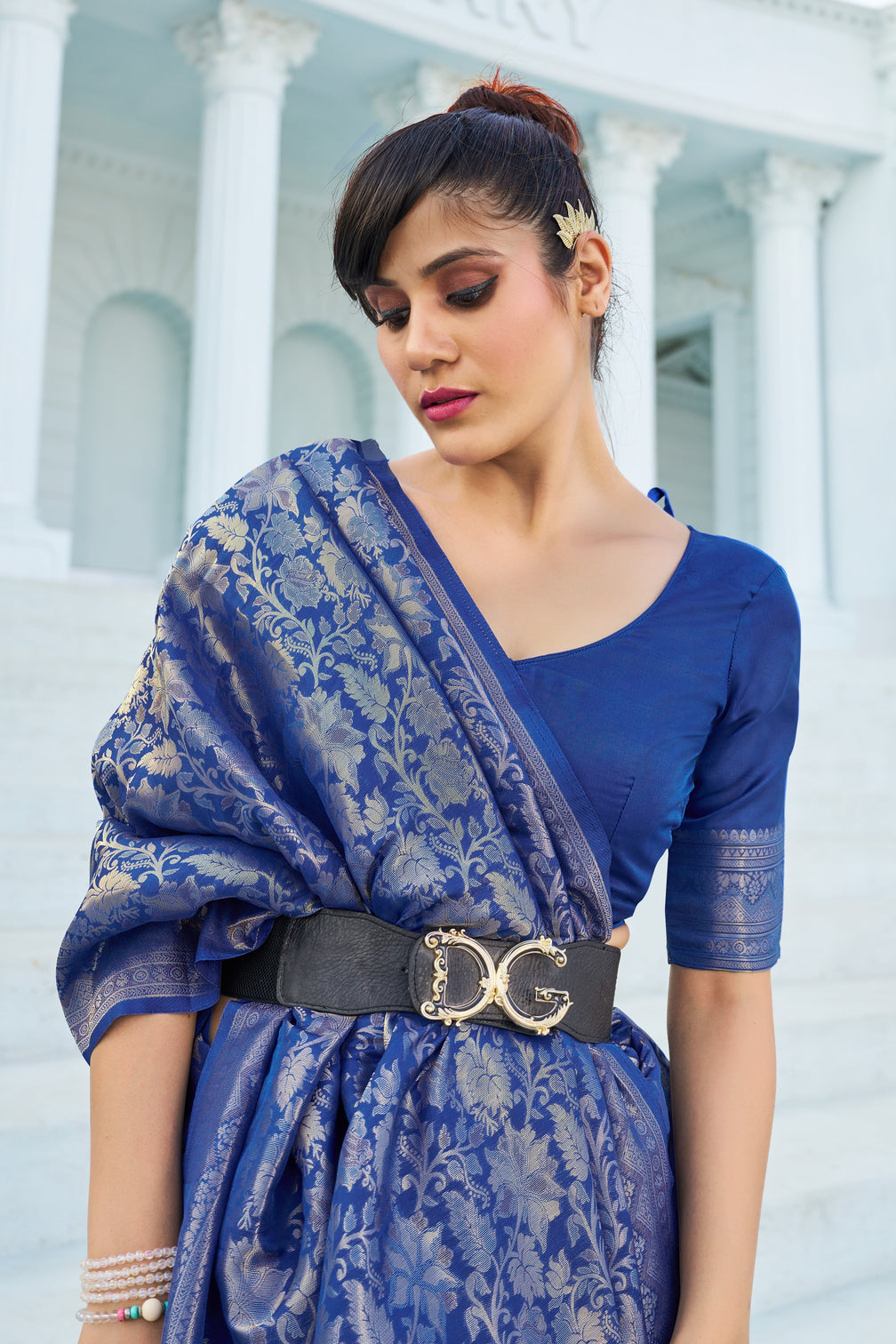Blue Elegant Silk Patola Printed Saree with Unstitched Blouse Piece
