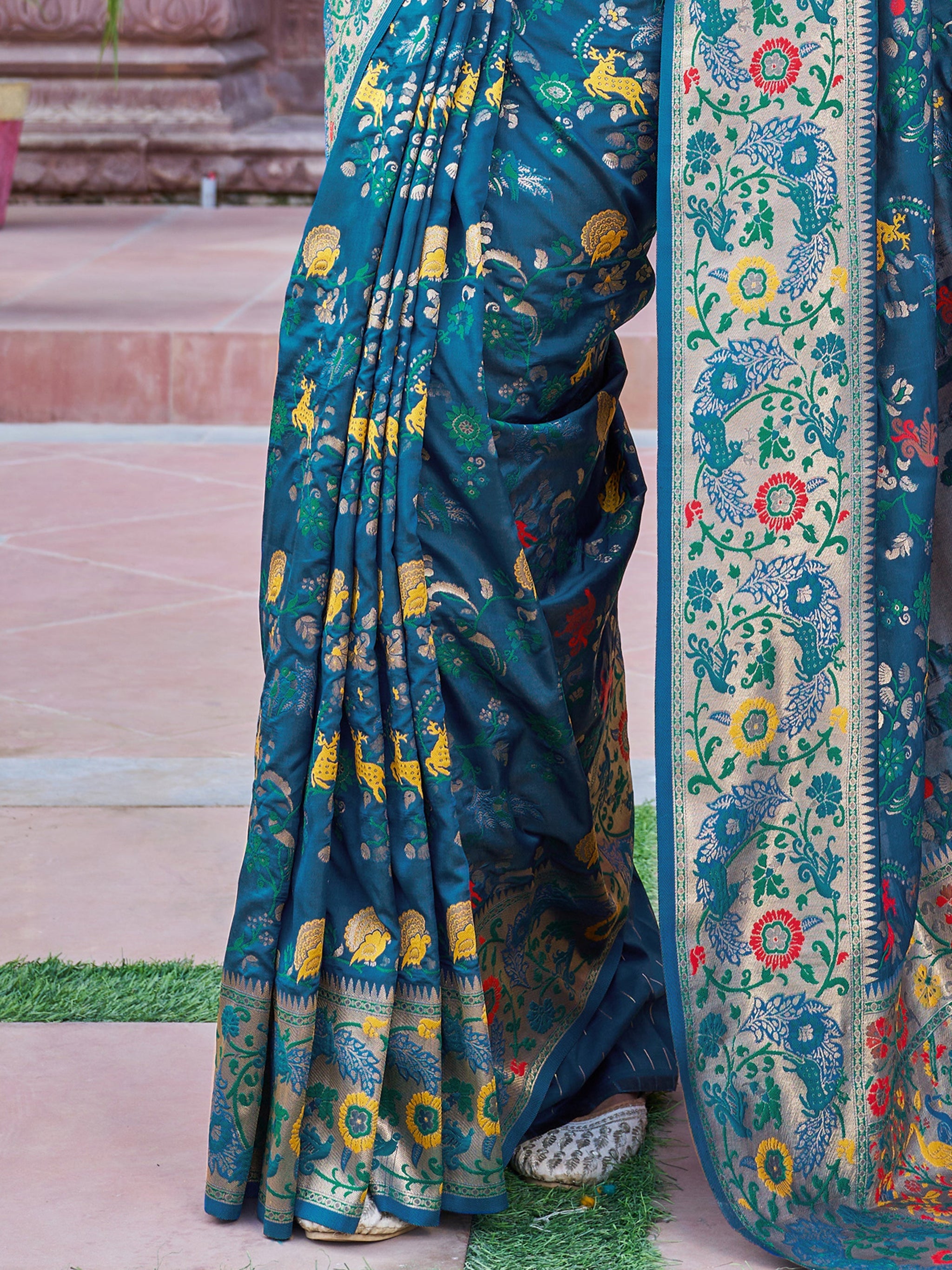 Blue Exquisite Banarasi Jacquard Art Silk Saree with Matching Border Blouse – Perfect for Weddings