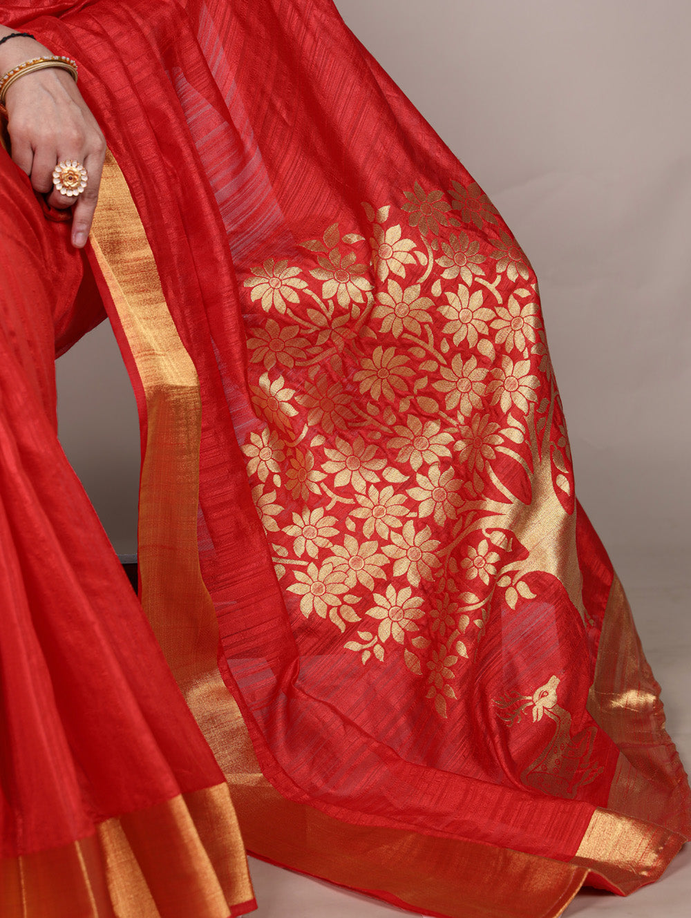 Red raw silk saree with zari weaving work unstitched blouse