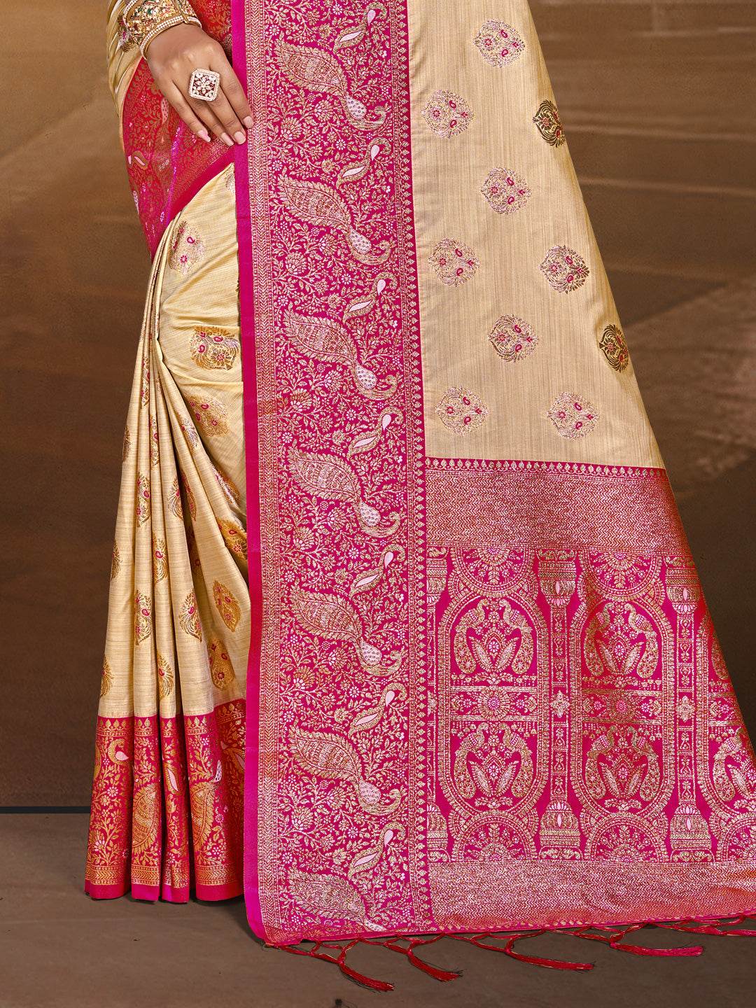 Beige Silk Saree With Blouse Piece
