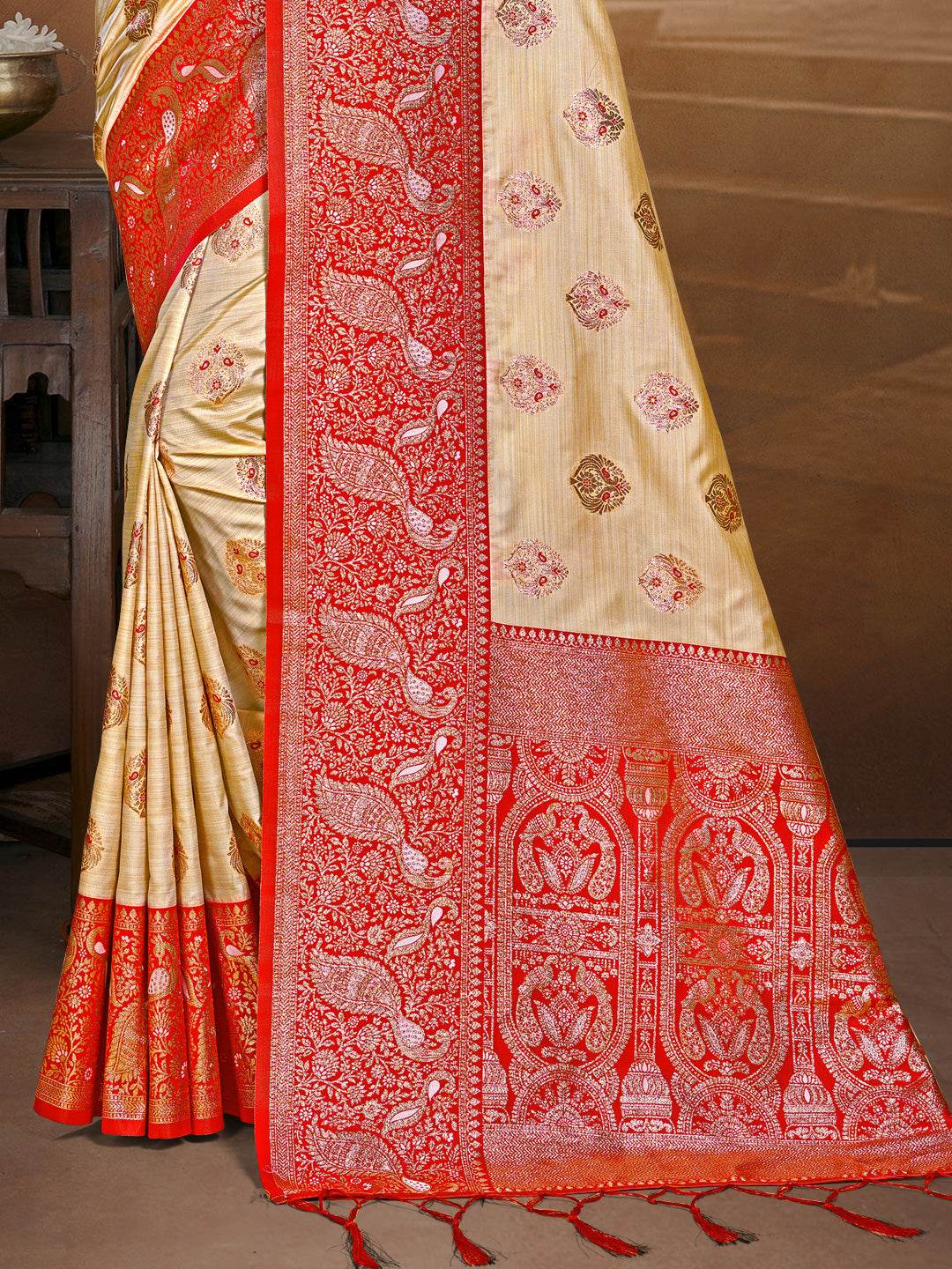 Beige Silk Saree With Blouse Piece