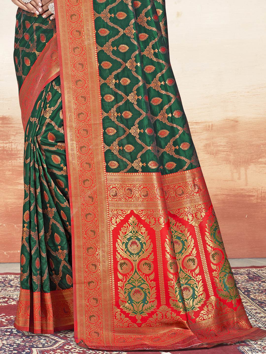 Green Silk Saree With Blouse Piece