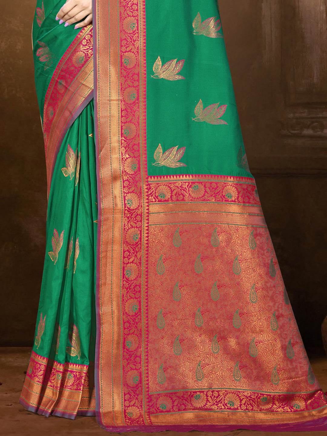 Green Silk Saree With Blouse Piece