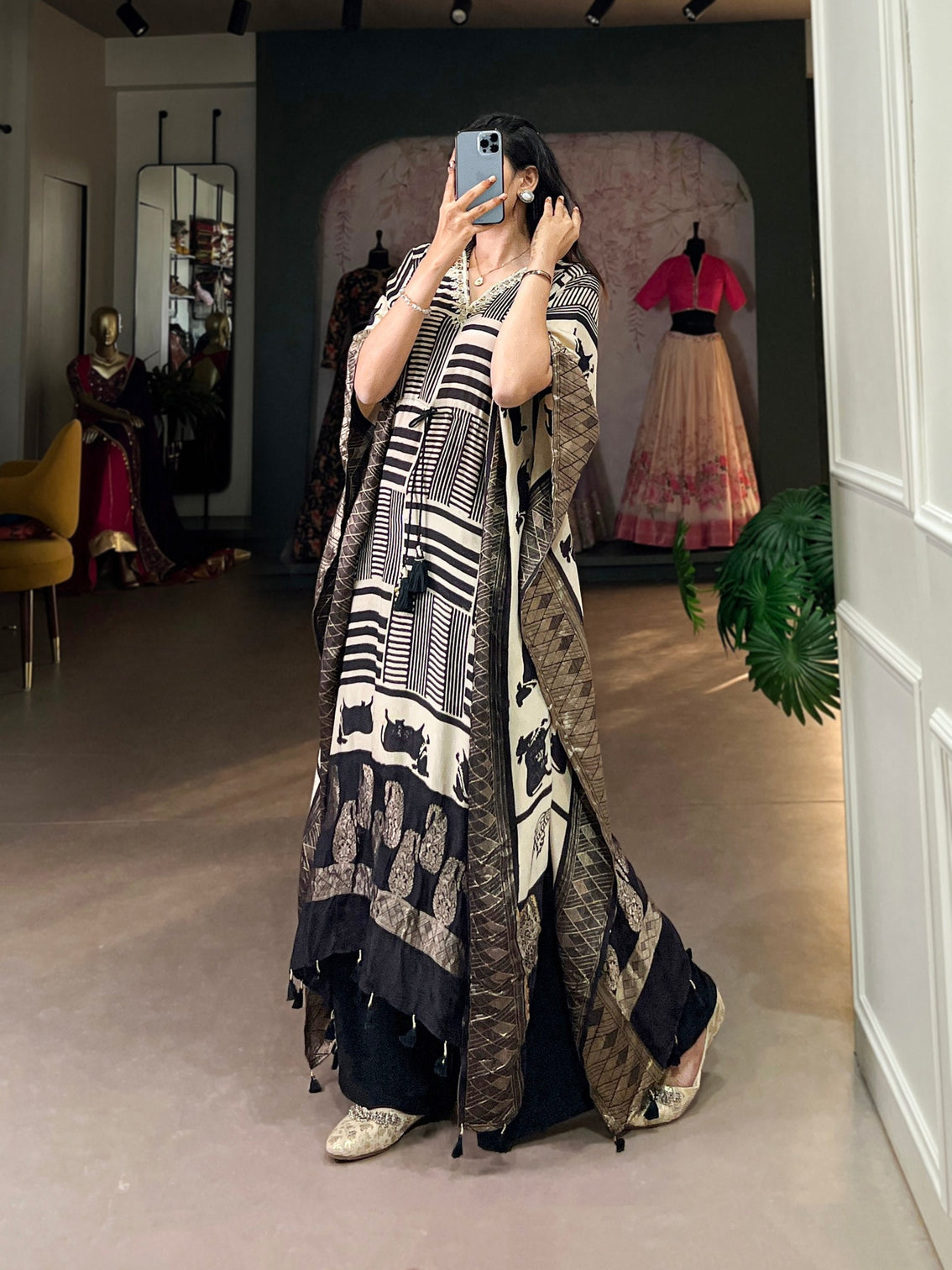 Cream Elegant Pure Viscose Handwork Kaftan with Zari Border