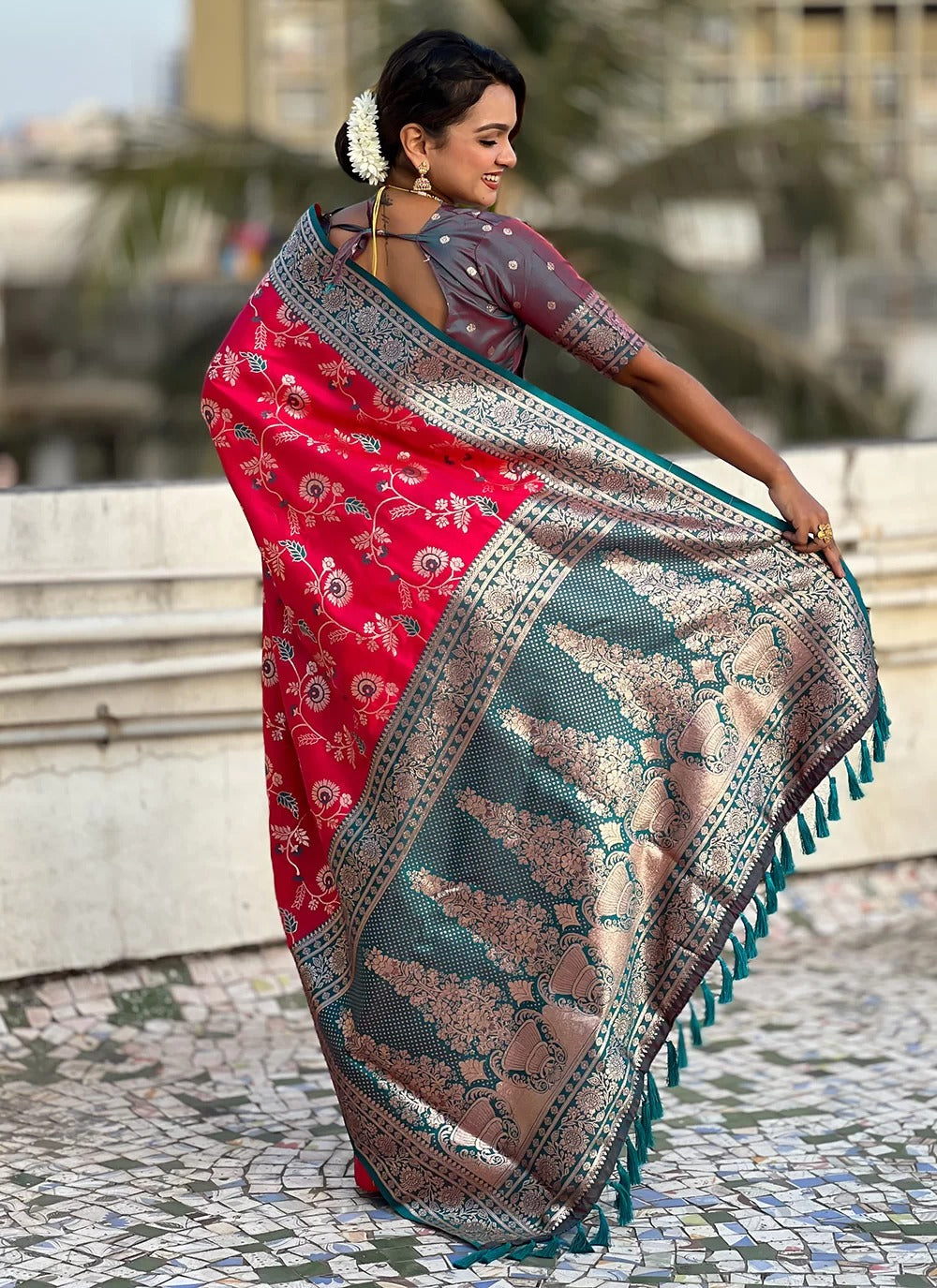 Graceful dark pink banarasi soft silk saree with zari weaving