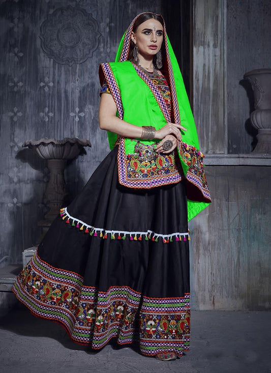 Designer Chaniya Choli For Navratri With Green Dupatta