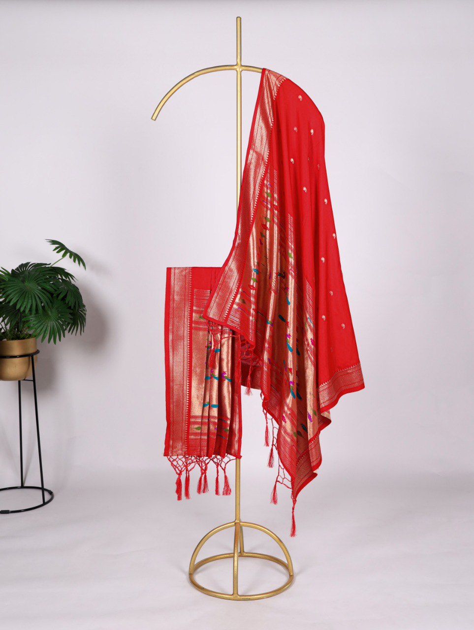 Elegant Jacquard Paithani Dupatta with Zari Weaving & Tassels