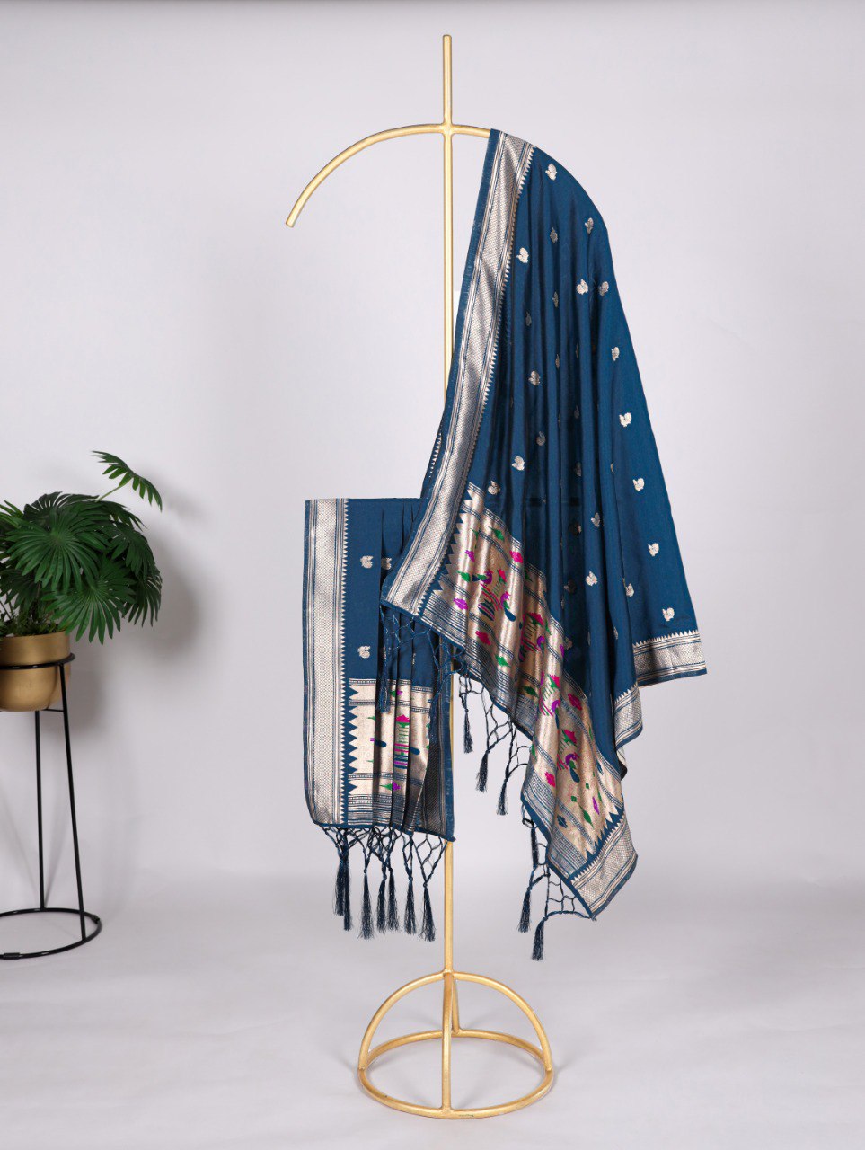 Elegant Jacquard Paithani Dupatta with Zari Weaving & Tassels