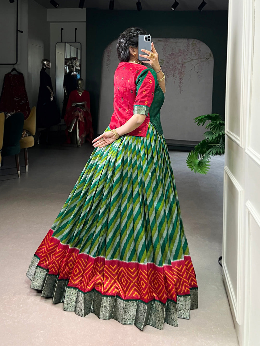 Green tasar silk leheriya printed co ord set with vichitra silk zari weaving blouse