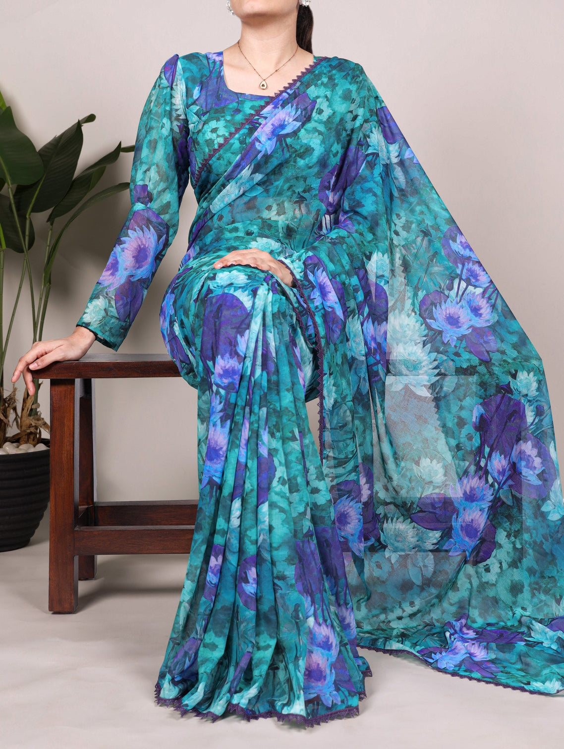 Firozi Floral Printed Weightless Marble Saree with Lace Border & Matching Blouse