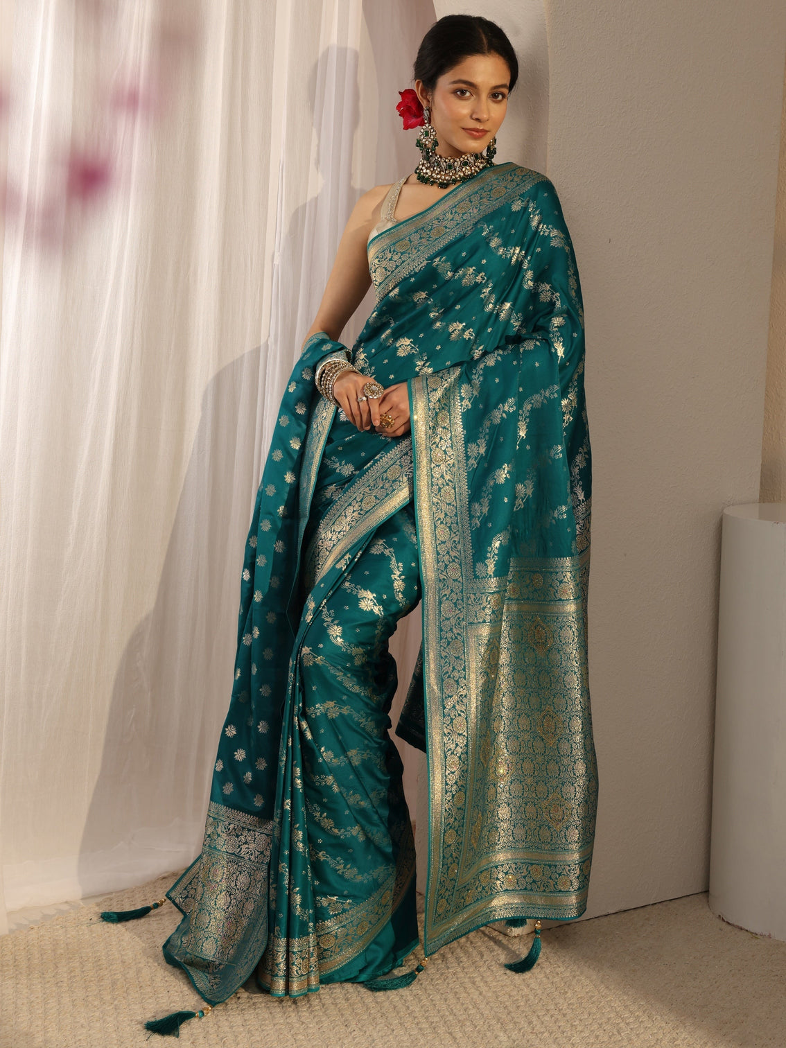 Mameraa Green Banarasi Satin Saree With Unstiched Blouse Piece And Dupatta