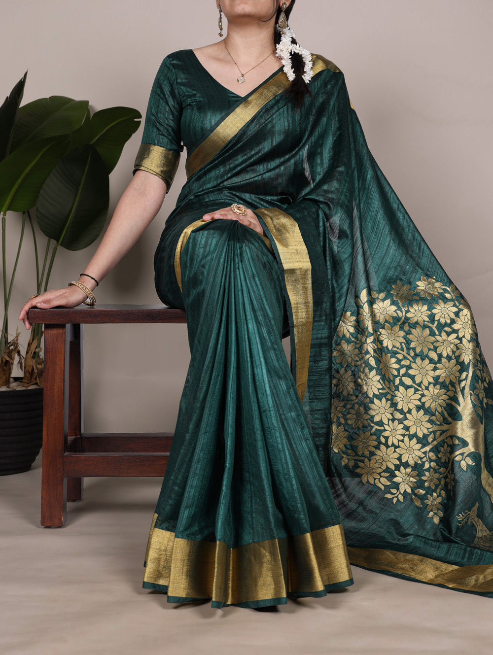 Green raw silk saree with intricate zari weaving unstitched blouse