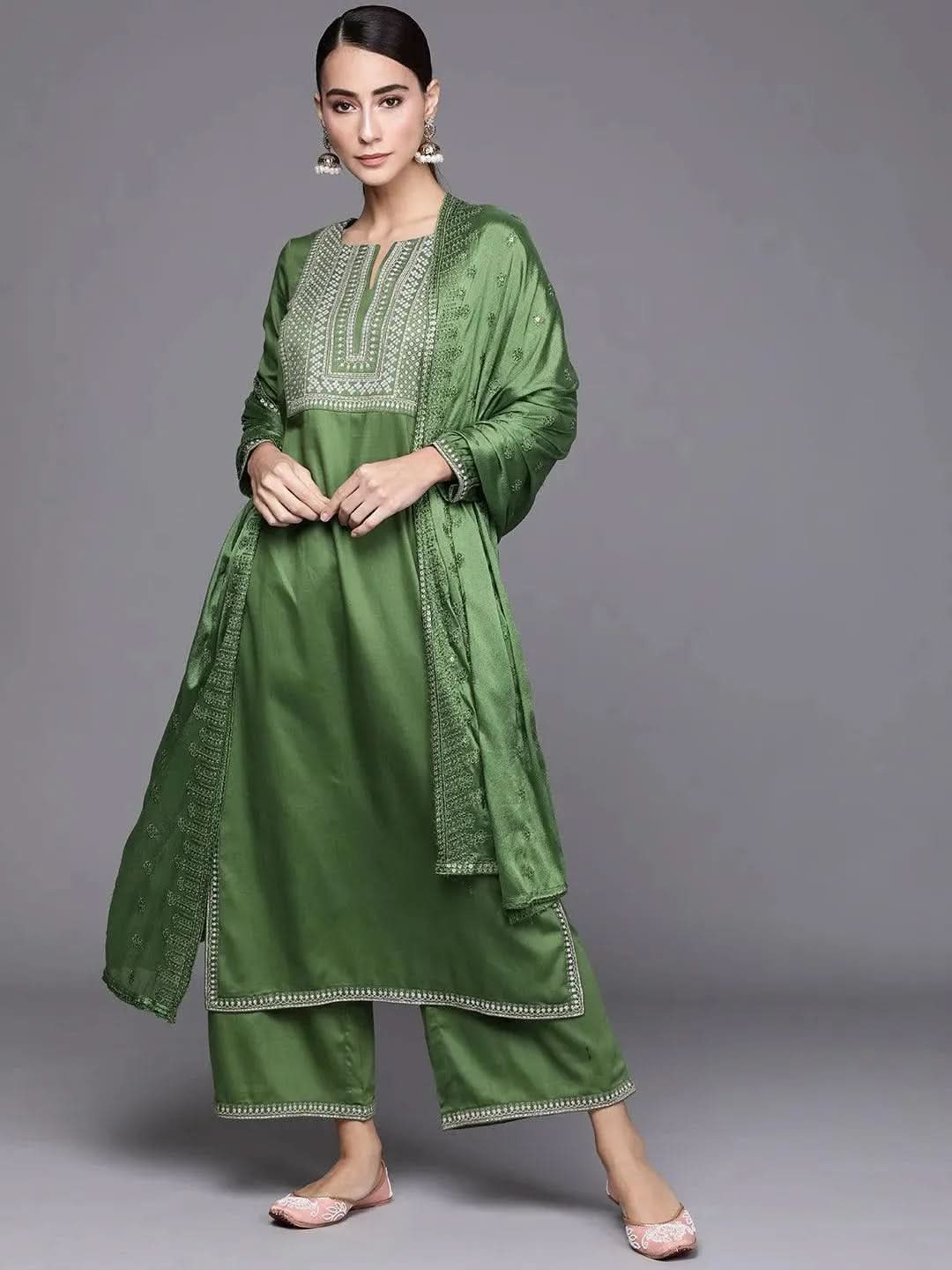 Mameraa Green Embroidered Silk Blend Straight Kurta With Palazzos & Dupatta