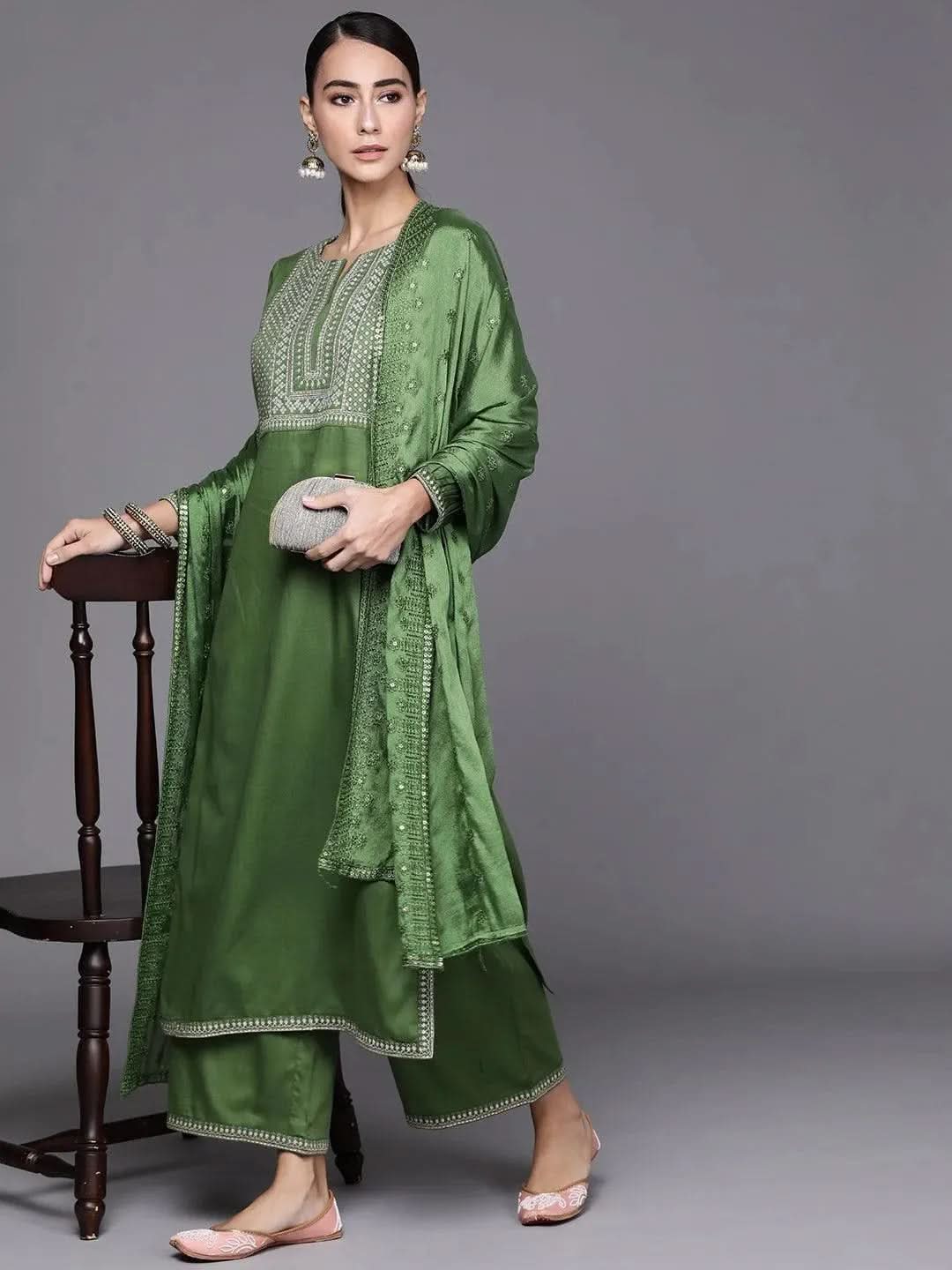 Mameraa Green Embroidered Silk Blend Straight Kurta With Palazzos & Dupatta