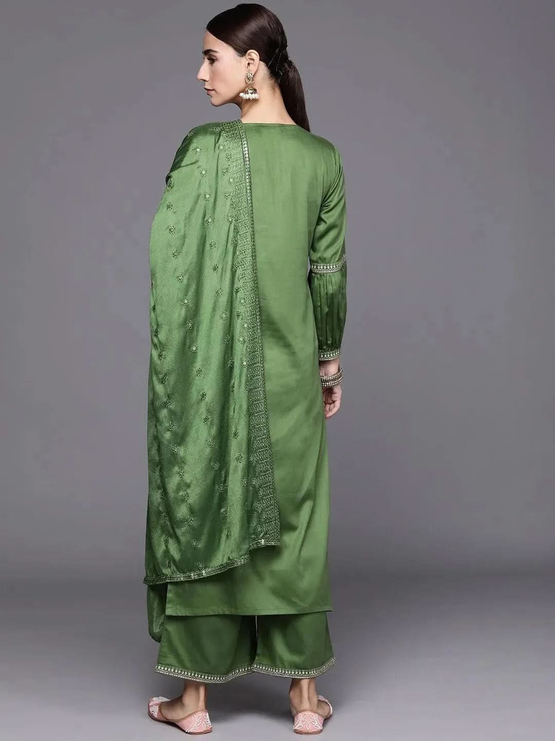 Mameraa Green Embroidered Silk Blend Straight Kurta With Palazzos & Dupatta