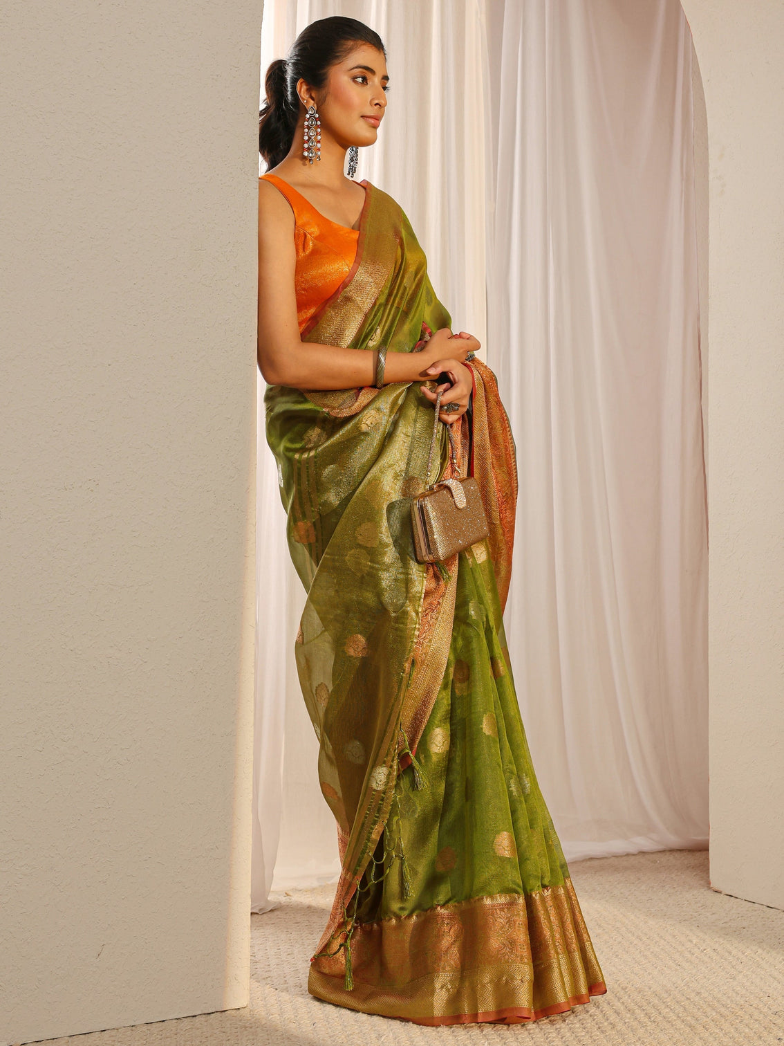 Mameraa Green Jacquard Woven Design Silk Blend Saree