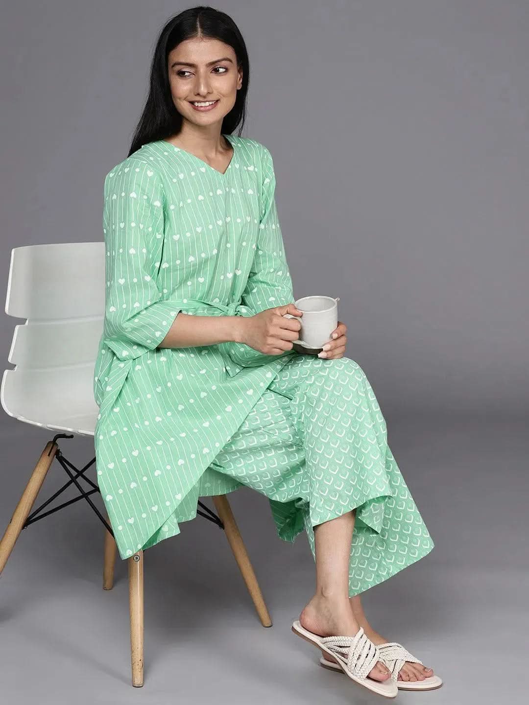 Mameraa Green Printed Cotton A-Line Kurta With Palazzos