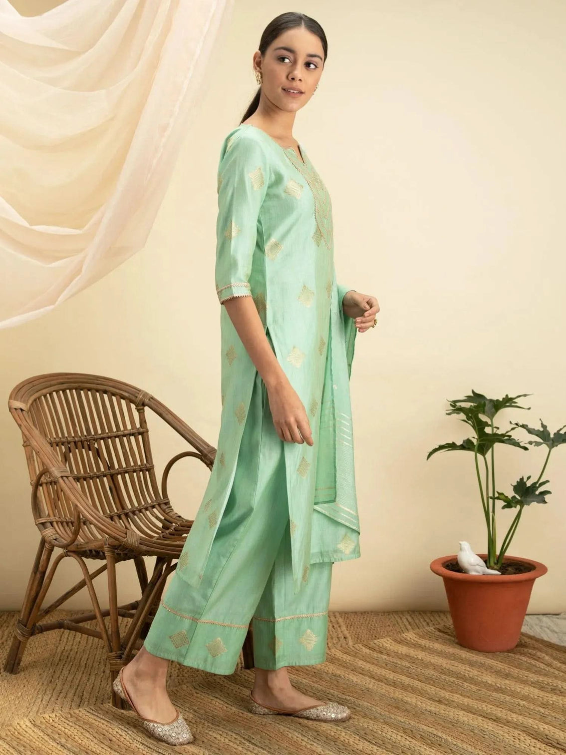 Mameraa Green Self Design Silk Straight Kurta With Palazzos & Dupatta