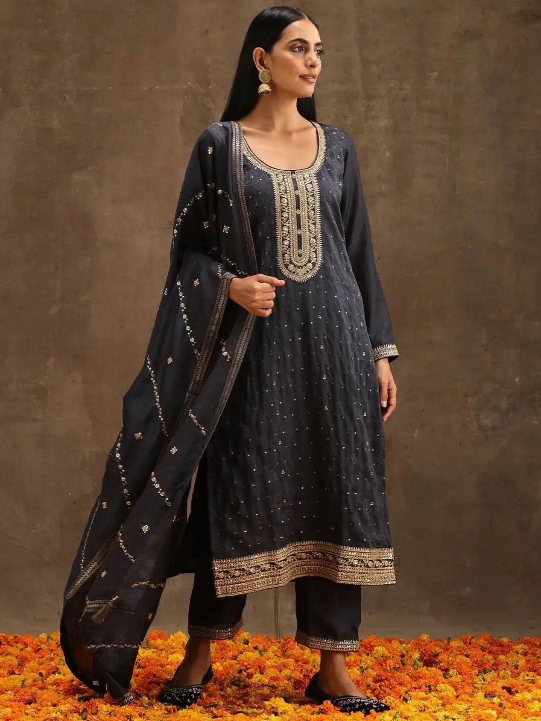 Mameraa Grey Embroidered Silk Blend Straight Kurta With Trousers & Dupatta