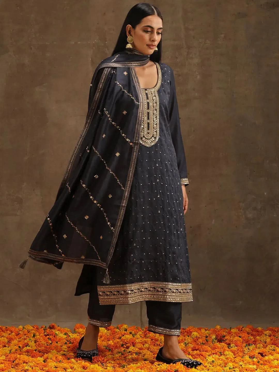 Mameraa Grey Embroidered Silk Blend Straight Kurta With Trousers & Dupatta