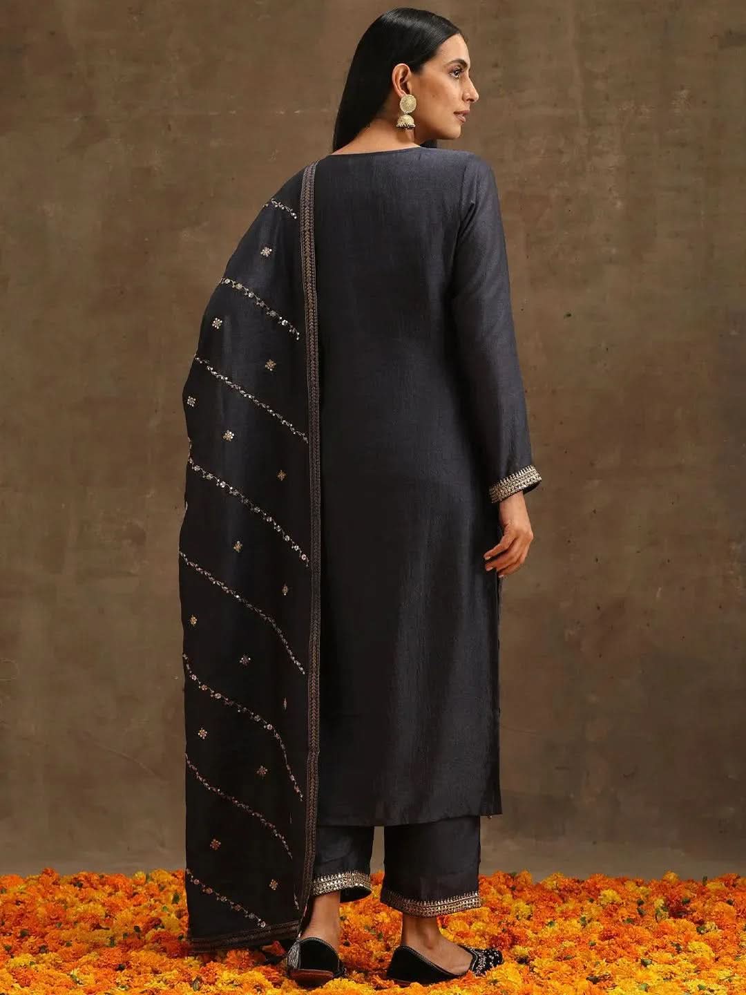 Mameraa Grey Embroidered Silk Blend Straight Kurta With Trousers & Dupatta