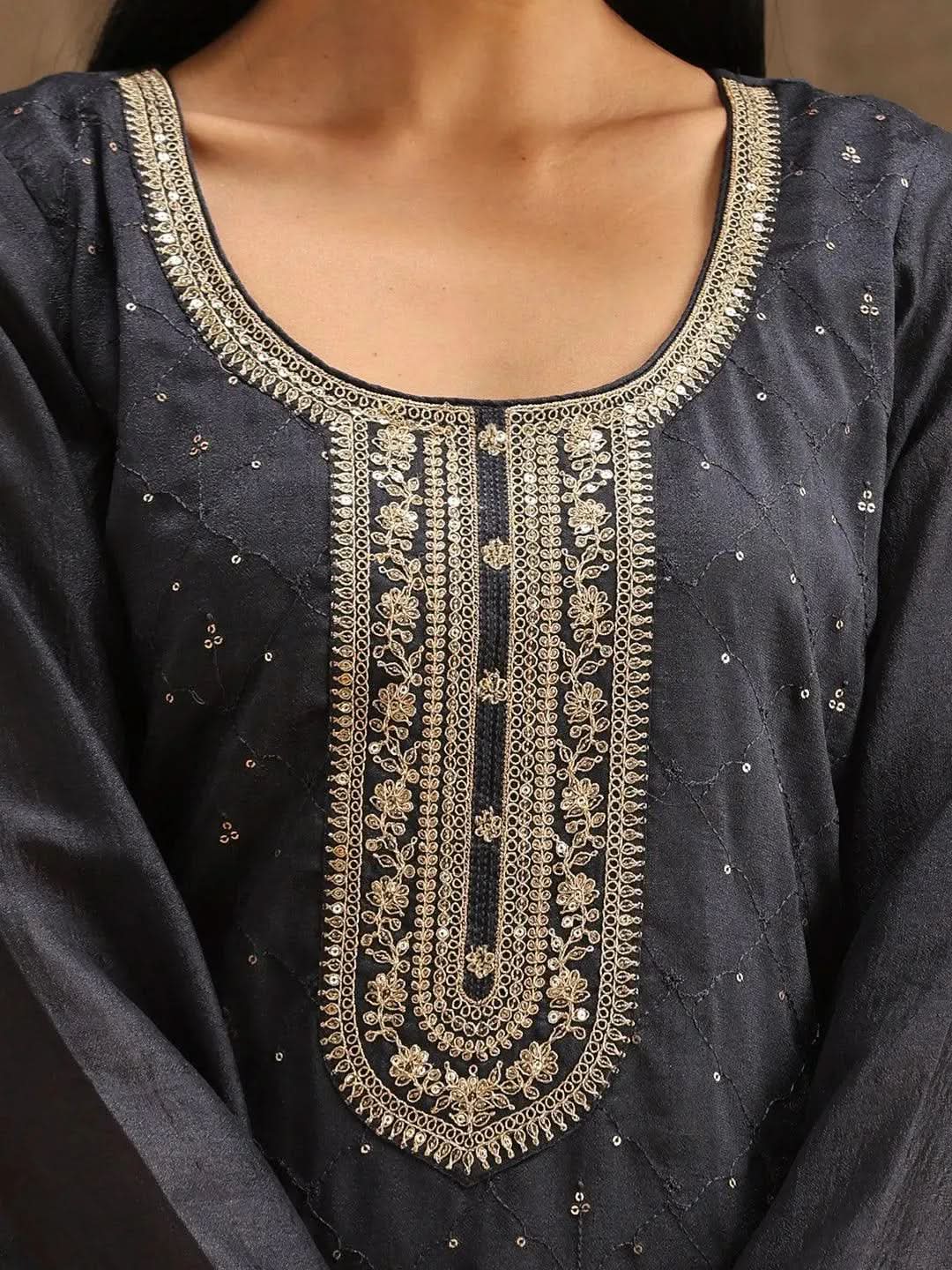 Mameraa Grey Embroidered Silk Blend Straight Kurta With Trousers & Dupatta