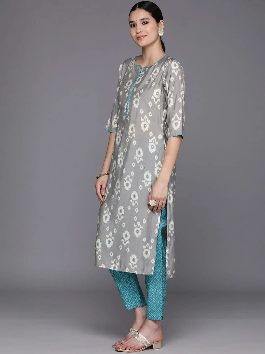 Mameraa Grey Printed Silk Blend Straight Kurta With Trousers & Dupatta