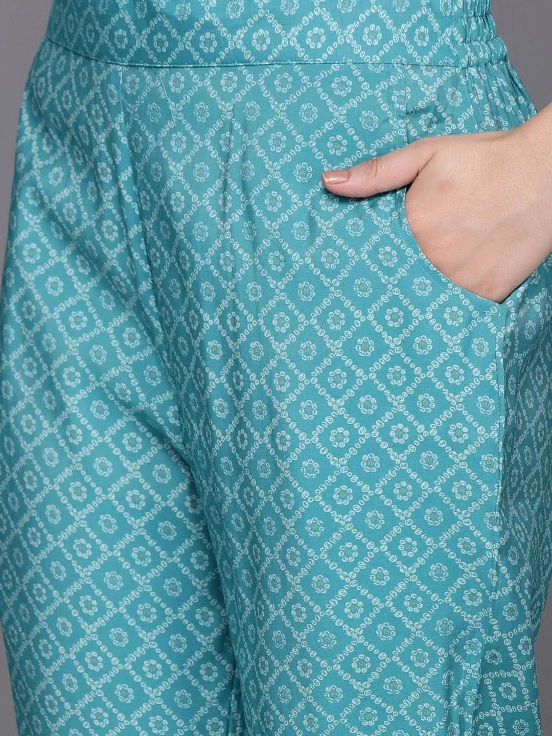 Mameraa Grey Printed Silk Blend Straight Kurta With Trousers & Dupatta