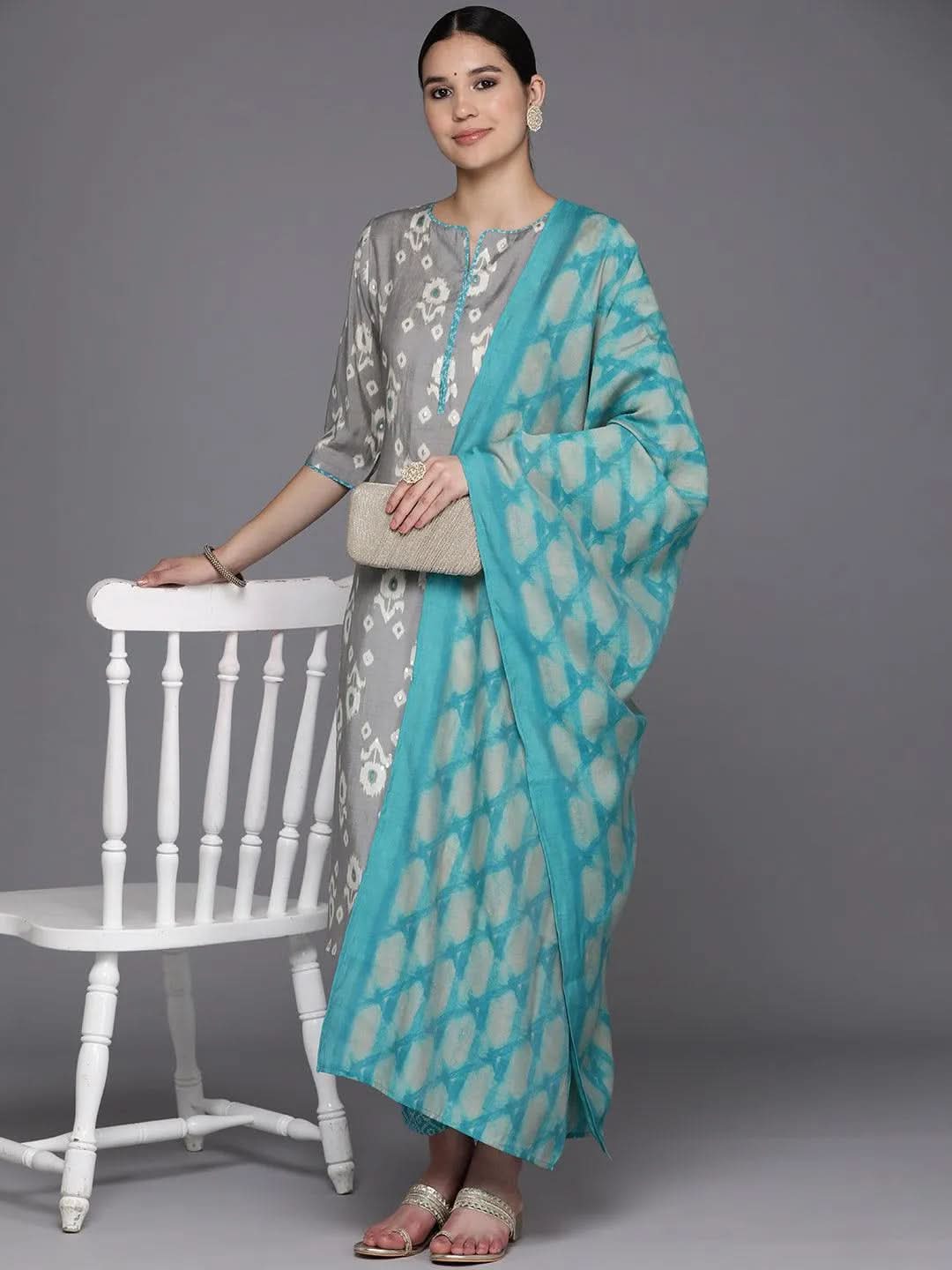 Mameraa Grey Printed Silk Blend Straight Kurta With Trousers & Dupatta
