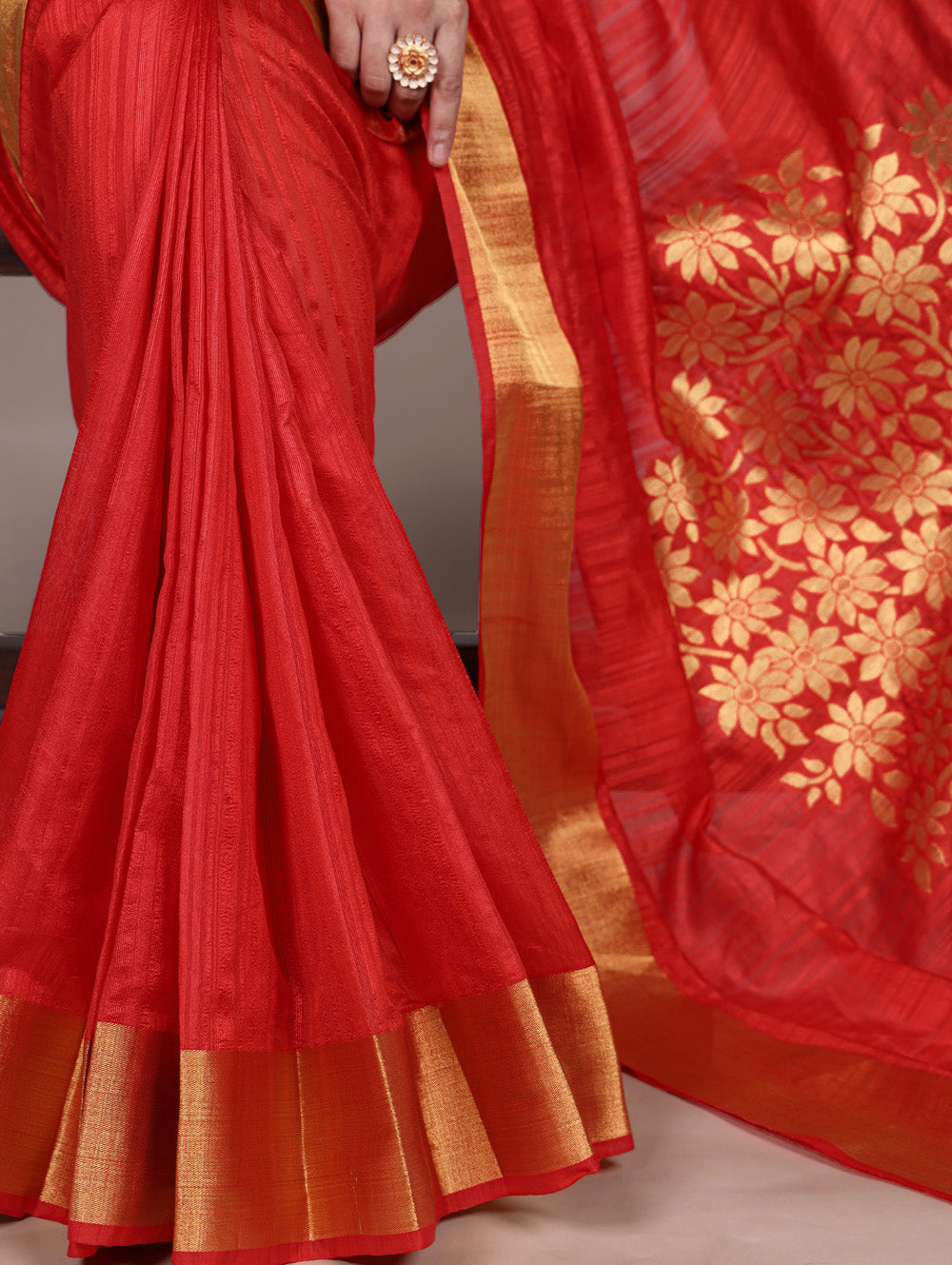 Red raw silk saree with zari weaving work unstitched blouse