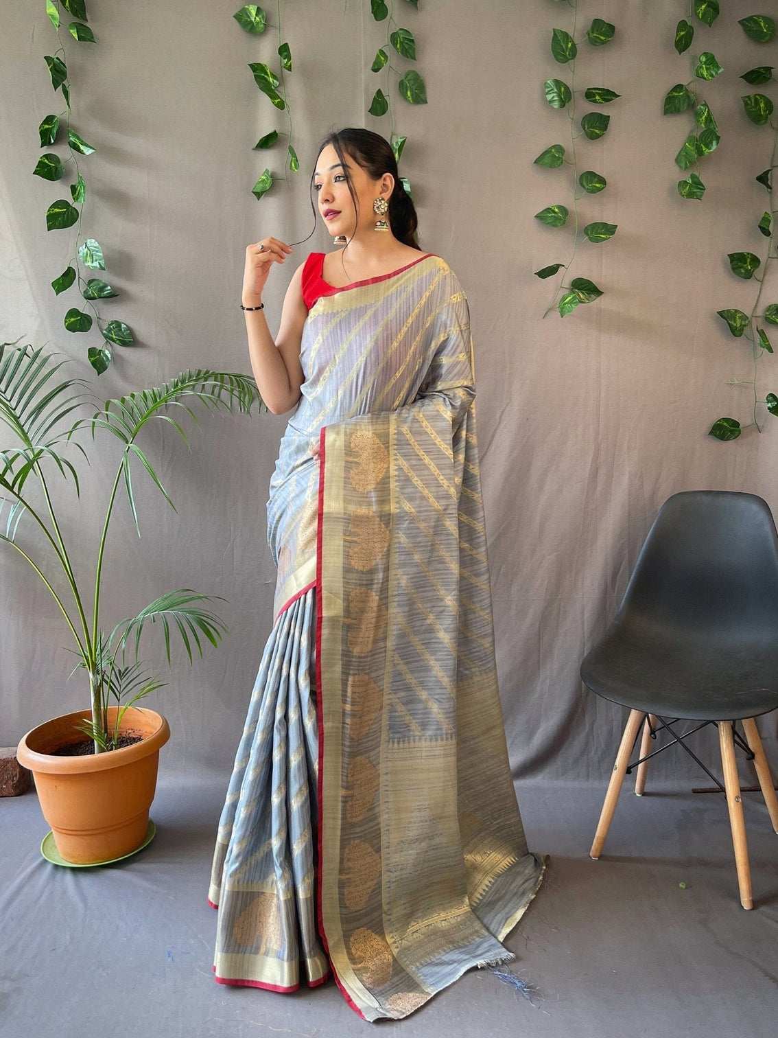 Grey Saree in Cotton Leheriya