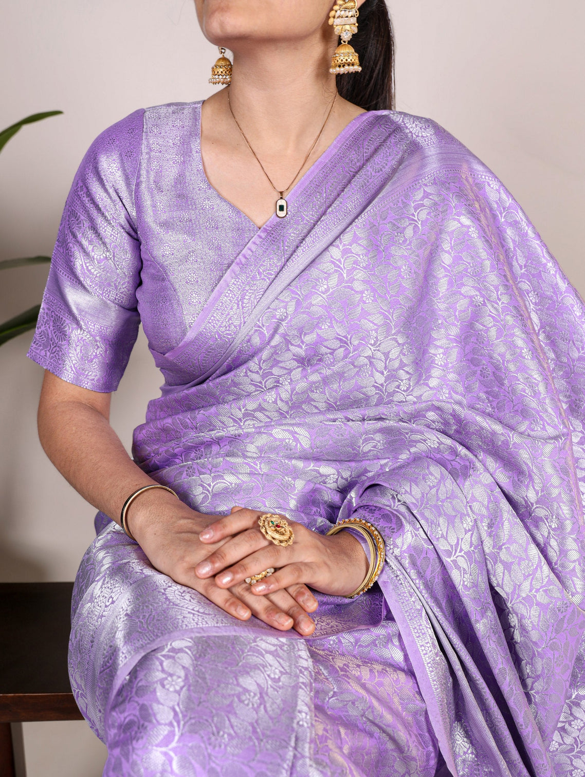 Lavender Timeless Kanjivaram Saree with Exquisite Zari Weaving