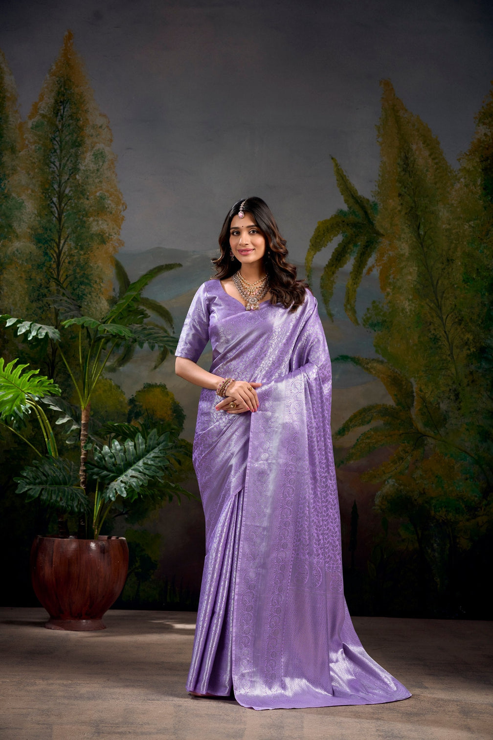 Lavender Timeless Kanjivaram Saree with Exquisite Zari Weaving