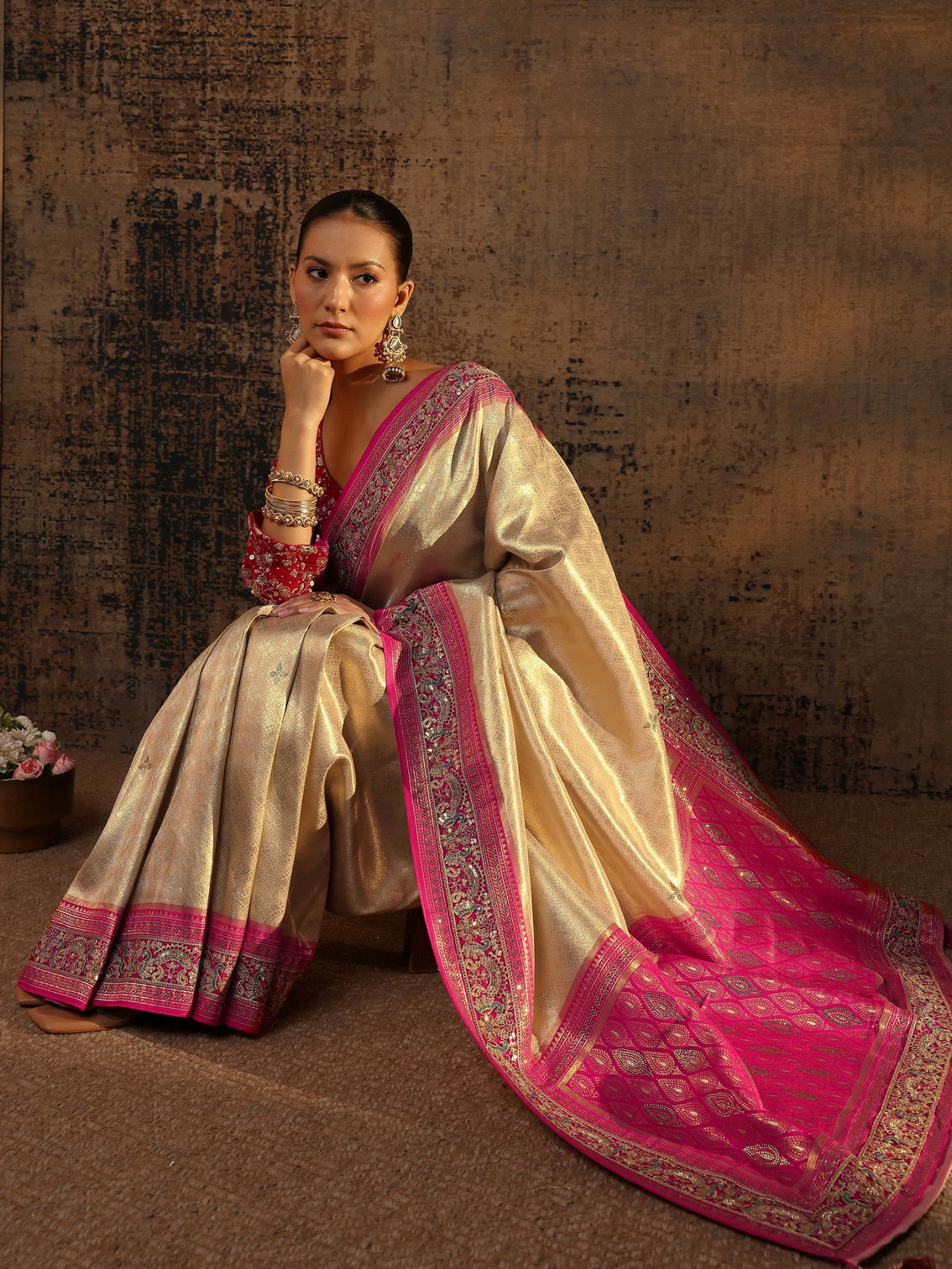 Mameraa Art Gold Ethnic Motifs Woven Design Silk Blend Saree With Unstitched Blouse Piece