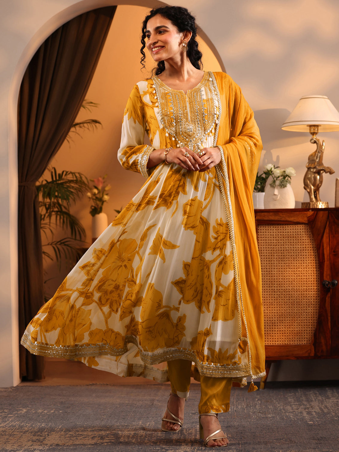 Mameraa Off White Printed Georgette Anarkali Suit Set With Dupatta