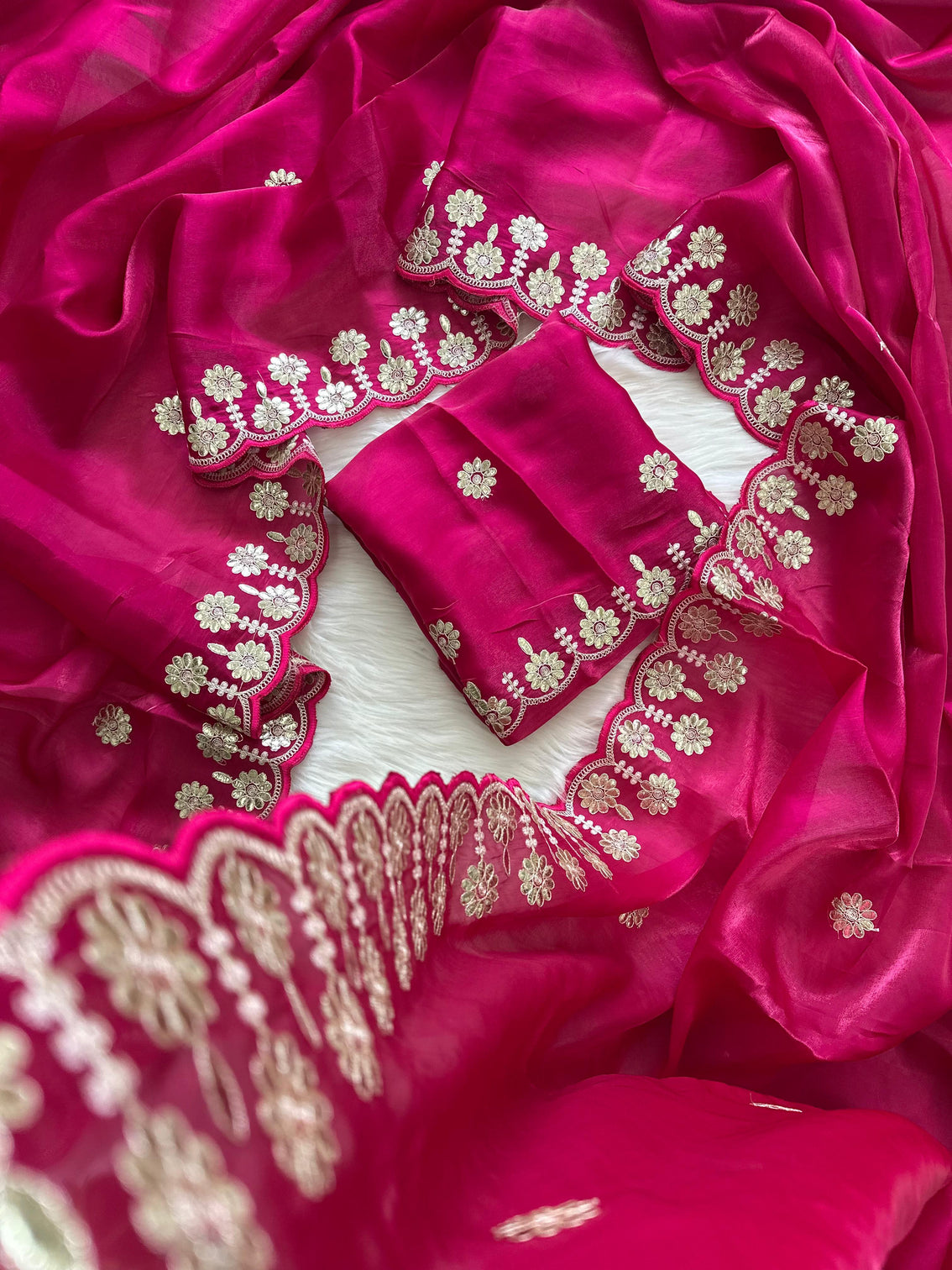 Magenta Saree with Beautiful Jaipuri Gota Work – Complete with Matching Running Blouse