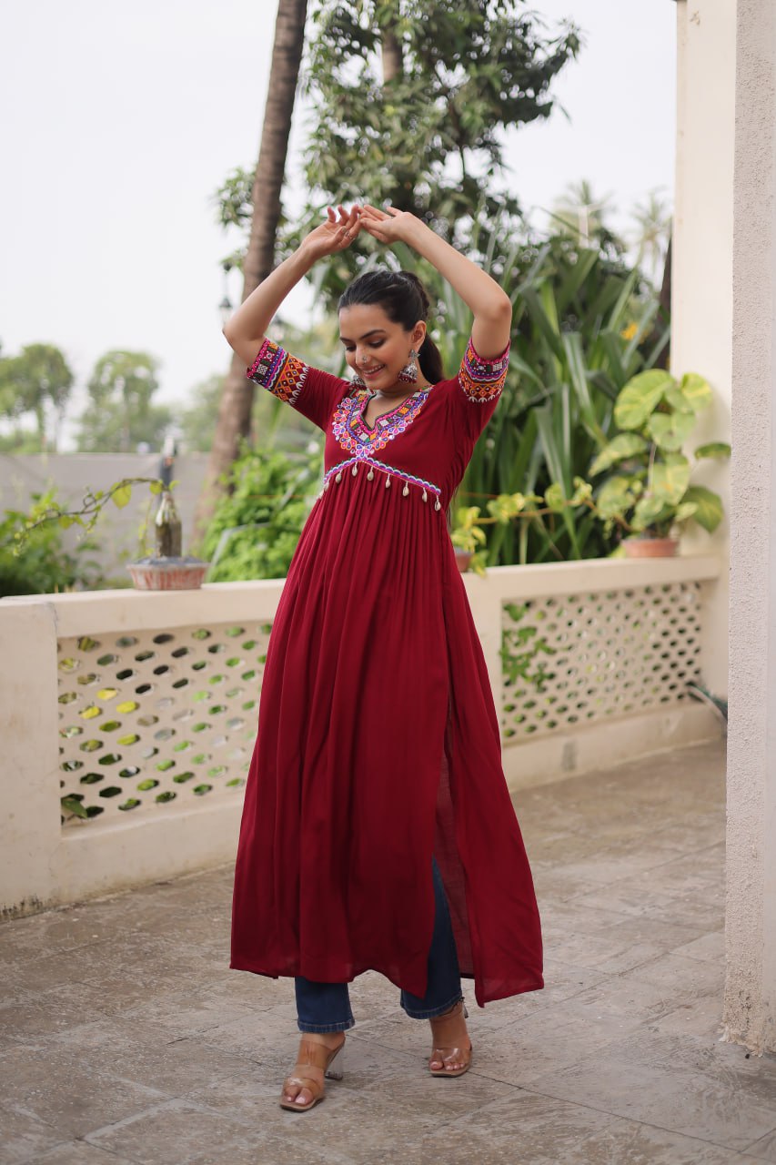 Maroon 14 Kg Rayon Kutchi Gamthi Embroidered Kurti