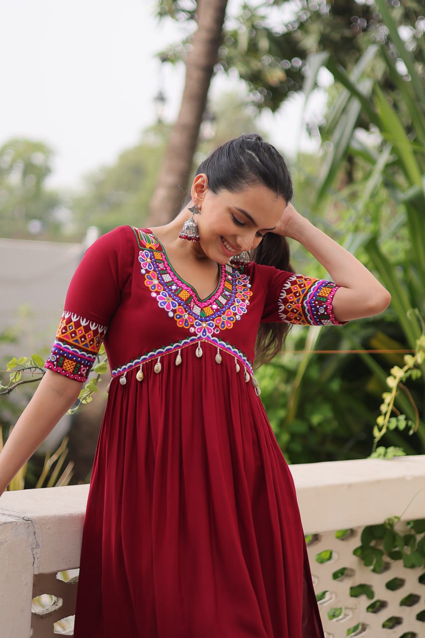 Maroon 14 Kg Rayon Kutchi Gamthi Embroidered Kurti