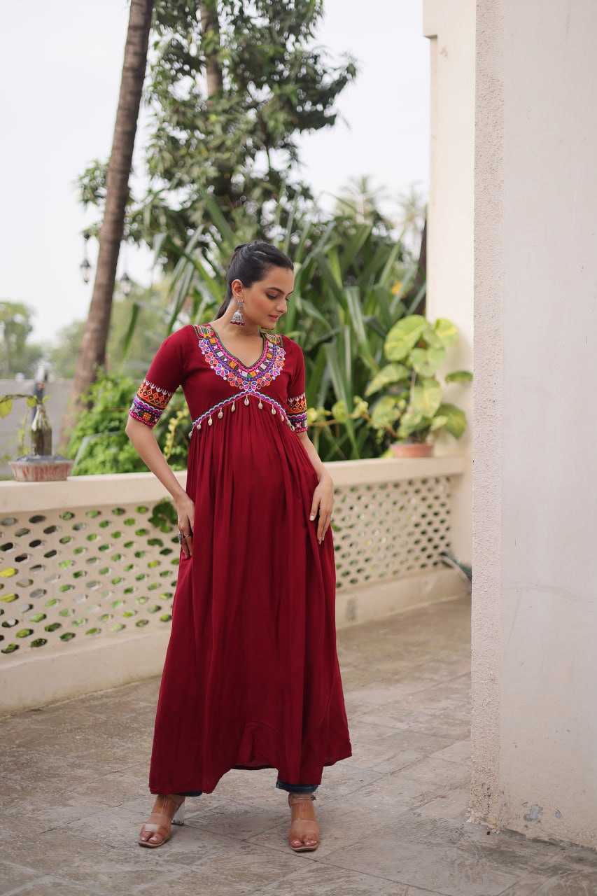 Maroon 14 Kg Rayon Kutchi Gamthi Embroidered Kurti