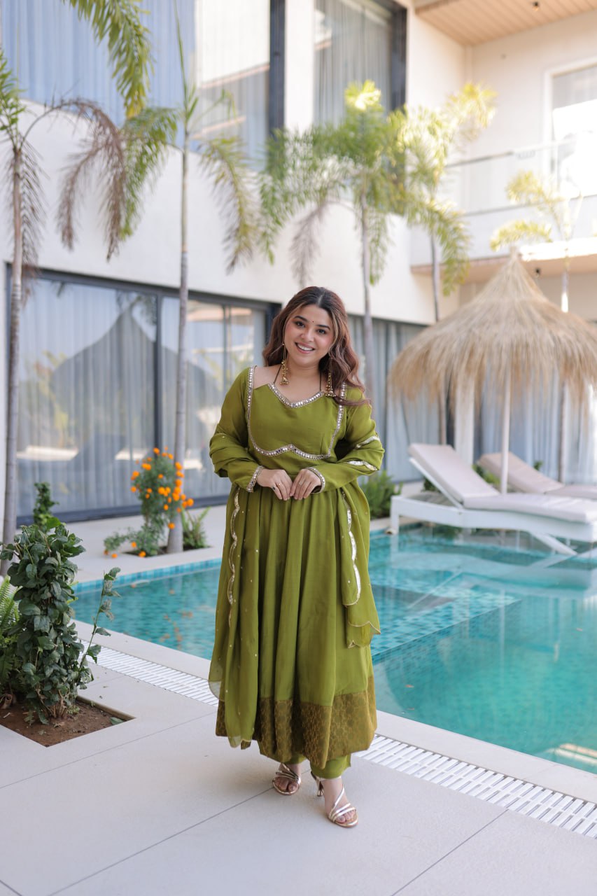 Mehendi Chanderi Mirror Lace Kurti Pant Set