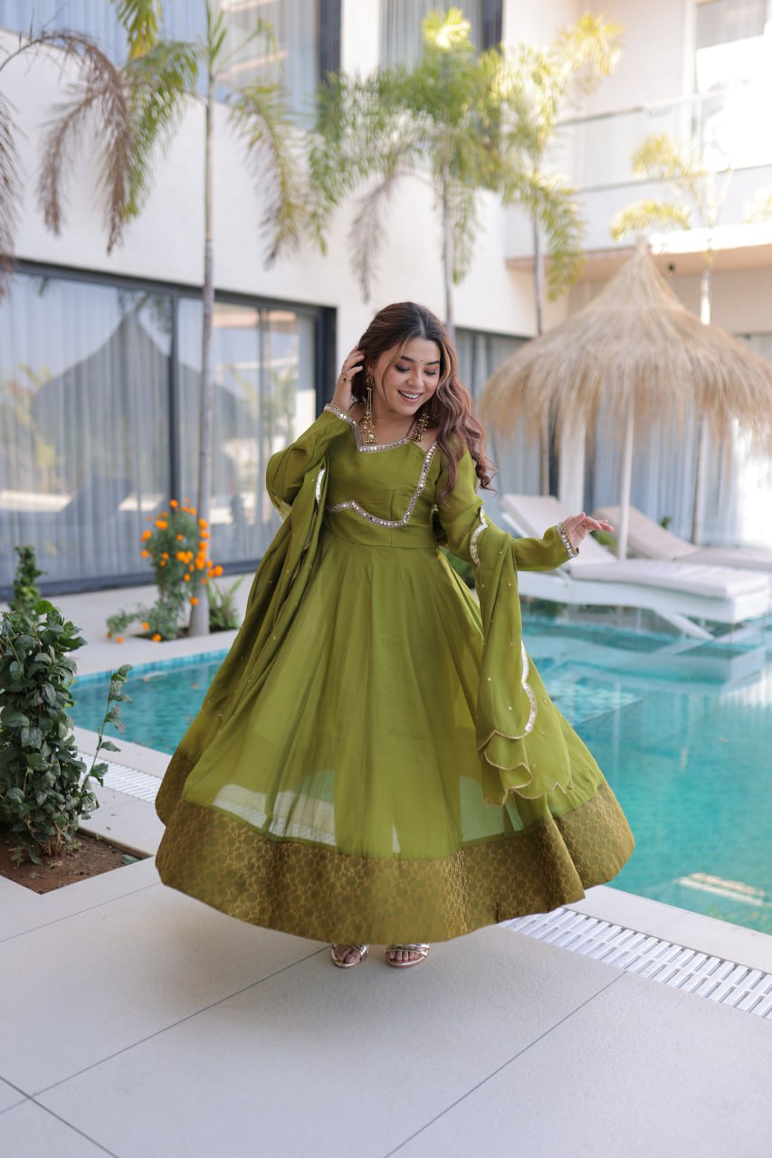 Mehendi Chanderi Mirror Lace Kurti Pant Set