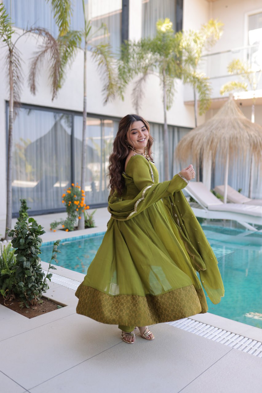 Mehendi Chanderi Mirror Lace Kurti Pant Set
