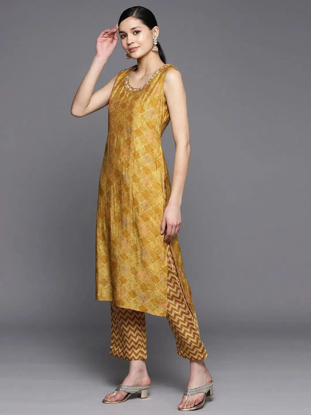Mameraa Mustard Printed Silk Blend Straight Kurta With Trousers