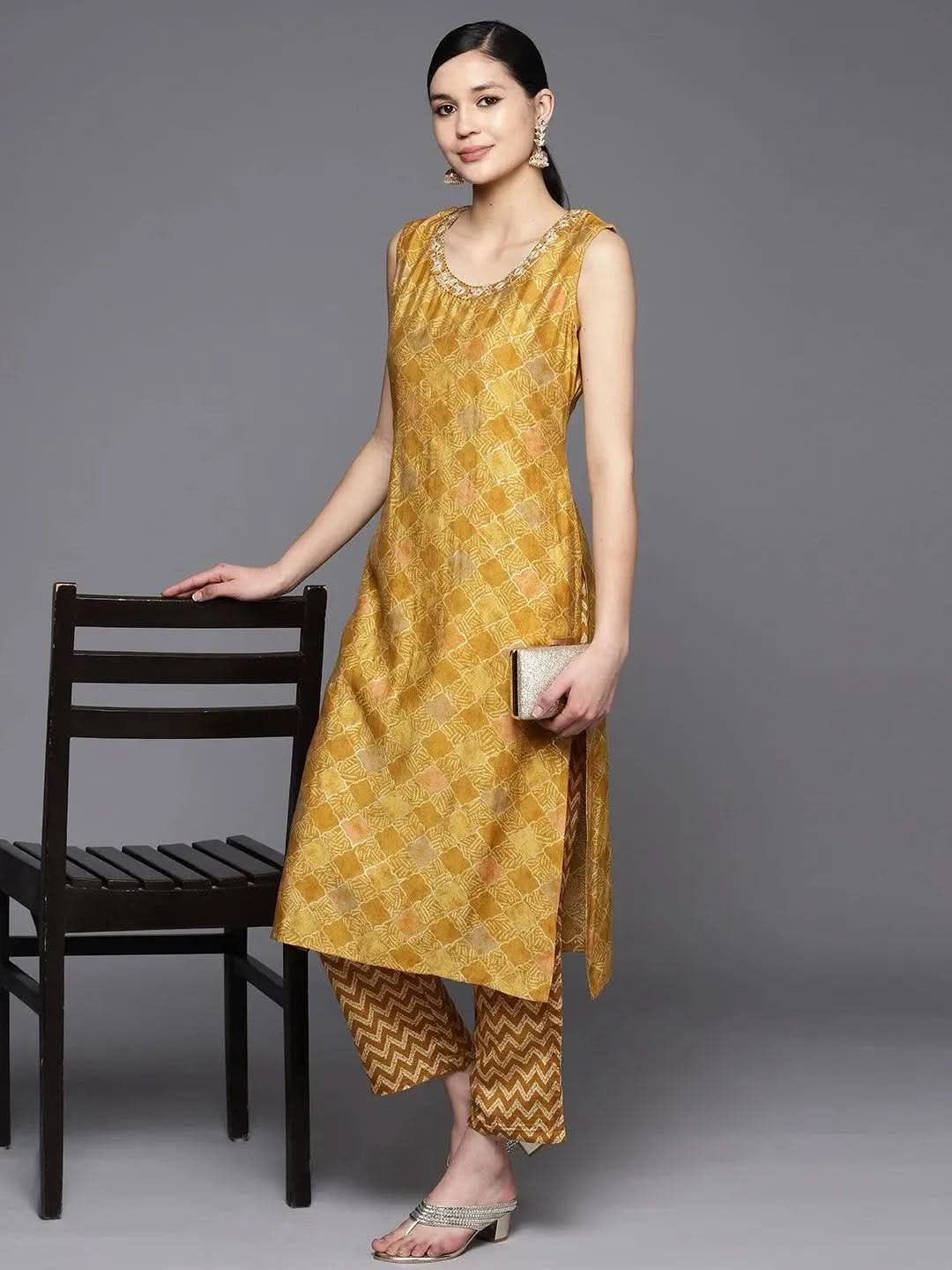 Mameraa Mustard Printed Silk Blend Straight Kurta With Trousers