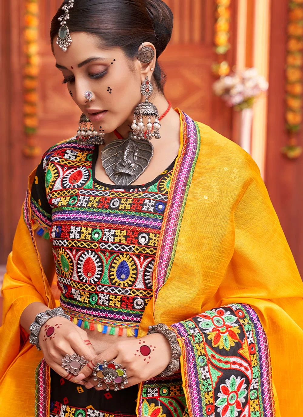 Navratri special gamthi work chaniya choli in black