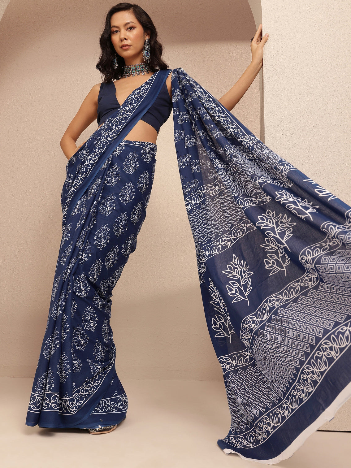 Mameraa Navy Blue Printed Cotton Saree With Unstitched Blouse Piece