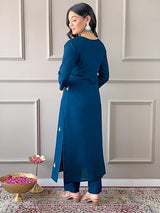 Women Teal Blue Embroidered Kurta Set with Floral Organza Dupatta