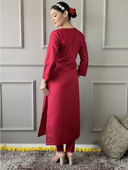 Women Red Embroidered Kurta Set with Floral Organza Dupatta