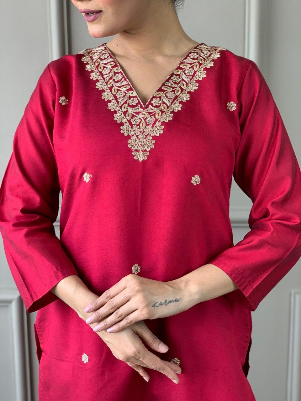 Women Red Embroidered Kurta Set with Floral Organza Dupatta